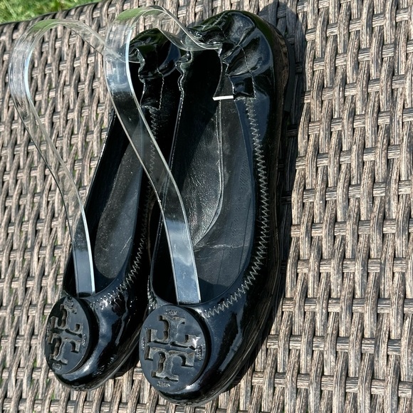 Tory Burch Black Patent Leather Reva Ballet Flats Sleek and stylish! - Picture 2 of 5